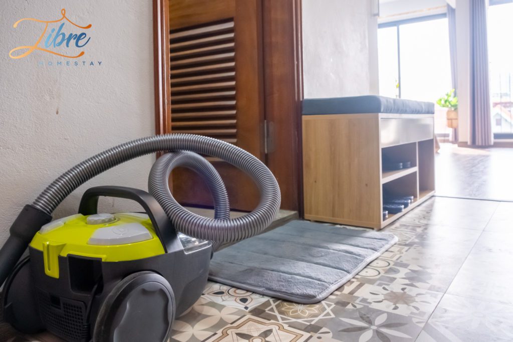 Homestay tiện nghi có máy hút bụi