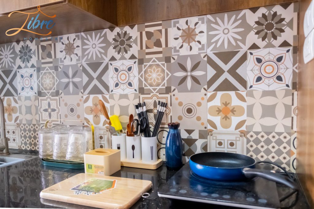 Homestay Hà Nội đầy đủ dụng cụ bếp